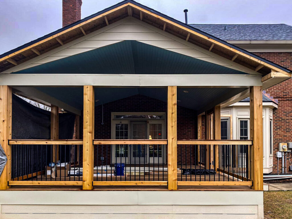 Screened Deck Construction (24)